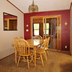 Pine Terrace Resort - With 7 bedrooms and two fully equipped kitchens, Cabin 13's 4000sqft. offers plenty of space all the family. Sleeps up to 30 people.