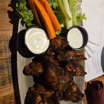 Spears Bourbon Burgers Beer - Buffalo Wings - New American Near Me - Wheeling, Illinois