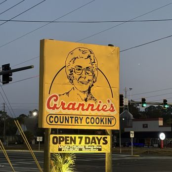 Grannie's Restaurant - Breakfast & Brunch Near Me - Crystal River, Florida