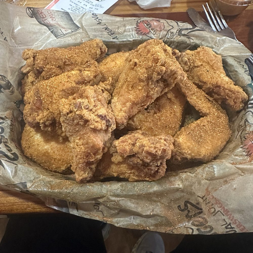 10 wings and they are massive. 10 wings and they are massive.