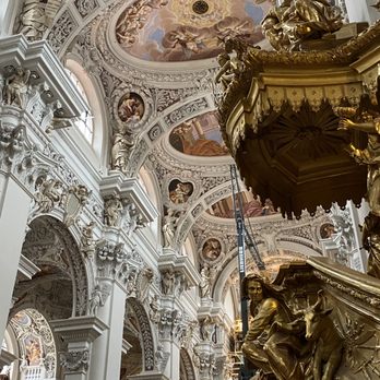 Dom St. Stephan - Churches Near Me - Passau, BY