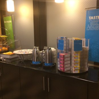 Hampton Inn Indianapolis-SW/Plainfield - Breakfast station - Hotels Near Me - Plainfield, Indiana Hampton Inn Indianapolis-SW/Plainfield - Breakfast station - Hotels Near Me - Plainfield, Indiana