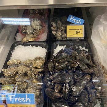 Safeway - a display case of fresh oysters - Grocery Near Me - Hillsboro, Oregon Safeway - a display case of fresh oysters - Grocery Near Me - Hillsboro, Oregon
