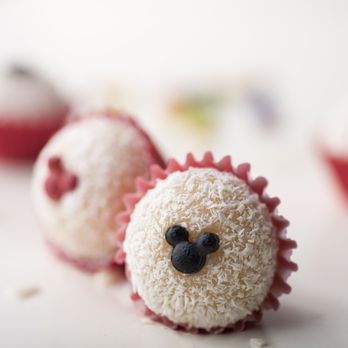 Delicia Gourmet Brigadeiro - Mickey Mouse lovers tray - Desserts Near Me Delicia Gourmet Brigadeiro - Mickey Mouse lovers tray - Desserts Near Me