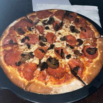 Majestic Gilbert 8 - Pizza with Pepperoni and Mushrooms - Cinema Near Me - Gilbert, Arizona Majestic Gilbert 8 - Pizza with Pepperoni and Mushrooms - Cinema Near Me - Gilbert, Arizona