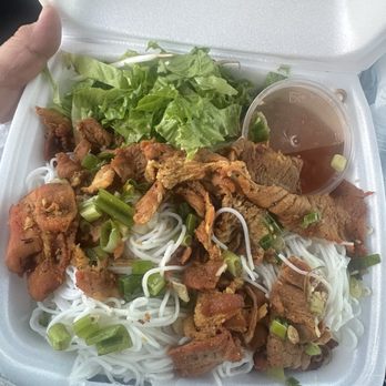 405 Noodle Hot Pot - Grilled pork with rice noodle - Vietnamese Near Me - Westminster, California 405 Noodle Hot Pot - Grilled pork with rice noodle - Vietnamese Near Me - Westminster, California