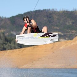 Shasta Lakeshore Retreat - Best watersports in California. Flat water always. 80-90 degree water in Summer.