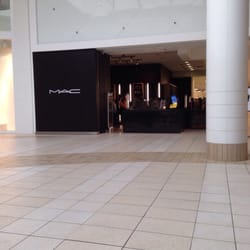 Hudson's Bay - Mac makeup