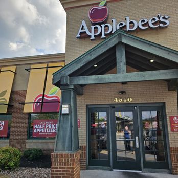 Applebee's Grill + Bar - The entrance to the Roanoke Applebee's with glass doors. - American Near Me - Roanoke, Virginia Applebee's Grill + Bar - The entrance to the Roanoke Applebee's with glass doors. - American Near Me - Roanoke, Virginia