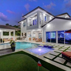 Stephanie Kaufman - Lang Realty