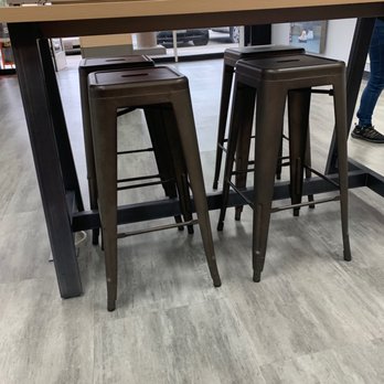 Boost Mobile - Seating area while you wait - Mobile Phones Near Me - Santa Ana, California
