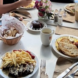 Steak and fries, omelette, lava cake. Ice latte.