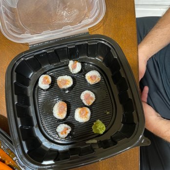 Quarterdeck Restaurants - $9.00 spicy tuna roll - American Near Me - Davie, Florida