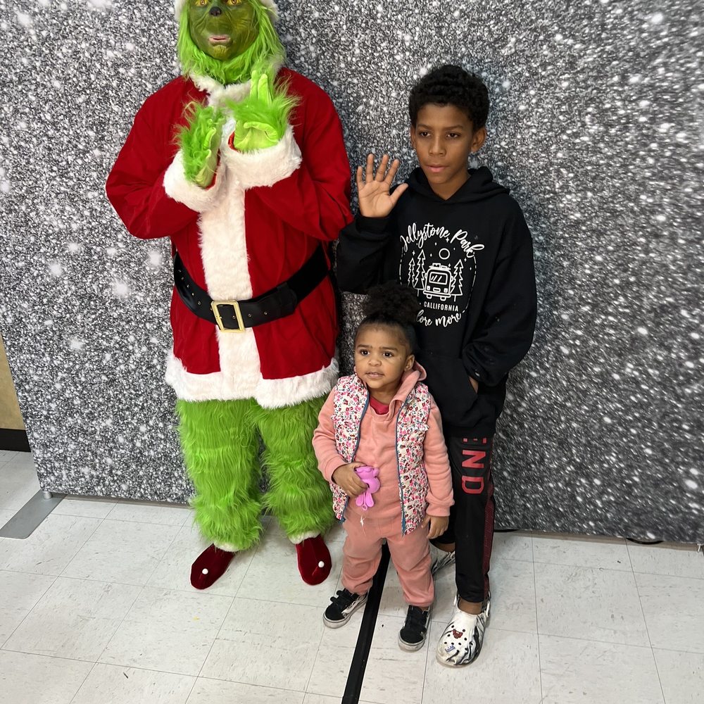 Special Occasions Photo Booth - I loved how the grinch respected the kids boundaries he didn't mess with them if he felt any fear from them - Photo Booth Rentals Near Me - Stockton, California Special Occasions Photo Booth - I loved how the grinch respected the kids boundaries he didn't mess with them if he felt any fear from them - Photo Booth Rentals Near Me - Stockton, California