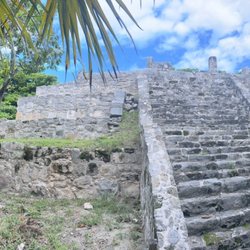 Museo Maya de Cancún - Ruins outside Museo Maya
