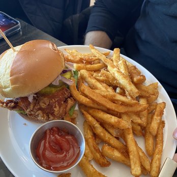 Salted. On The Harbor - Fried chicken sandwich - American Near Me - Northport, New York