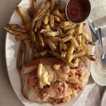 Neptune Oyster - Hot Maine Lobster Roll Sandwich - Seafood Near Me - Boston, Massachusetts