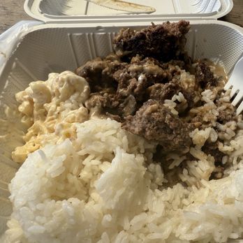 Papa Ole's - Hamburger steak plate with mushrooms gravy - Hawaiian Near Me - Hauula, Hawaii