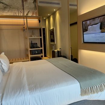 Pestana Rua Augusta Lisboa - Bed / TV - Hotels & Travel Near Me - Lisbon, 11