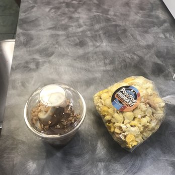 Pop Pop Hurray - Banana pudding and Caramel sundae. - Popcorn Shops Near Me - Ferguson, Missouri