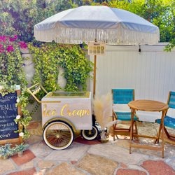 Paleta ICE Cream cart rental today! Call us for more information.