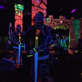 Putting Edge - Mini Golf Near Me - Novi, Michigan
