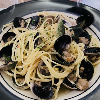 Gigino Trattoria - Linguini alle Vongole - Italian Near Me - New York, New York Gigino Trattoria - Linguini alle Vongole - Italian Near Me - New York, New York
