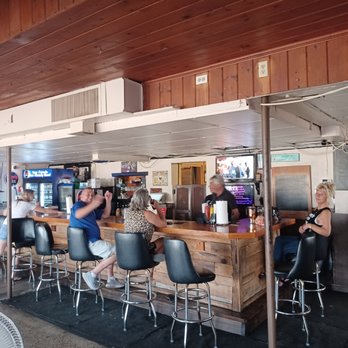 Plan B Bar & Grill - people sitting at the bar - Bars Near Me - Lake Alfred, Florida Plan B Bar & Grill - people sitting at the bar - Bars Near Me - Lake Alfred, Florida