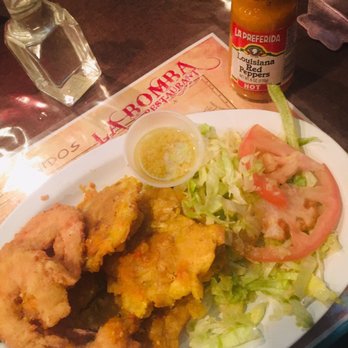 La Bomba - Camarones Empanizadas con Tostones - Puerto Rican Near Me - Chicago, Illinois