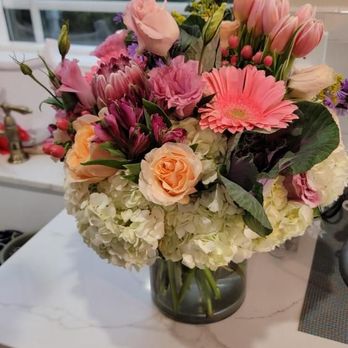Diana's Flowers - Absolutely stunning florist choice design! - Florists Near Me - Paramount, California Diana's Flowers - Absolutely stunning florist choice design! - Florists Near Me - Paramount, California