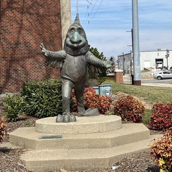 The Cardinal Mascot Statue - Landmarks & Historical Buildings Near Me - Louisville, Kentucky The Cardinal Mascot Statue - Landmarks & Historical Buildings Near Me - Louisville, Kentucky