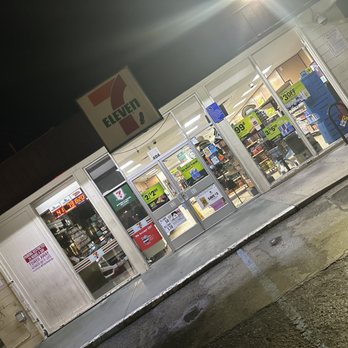7-Eleven - a convenience store at night - Convenience Stores Near Me - San Jose, California