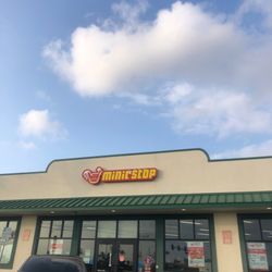 Minit Stop - Entrance