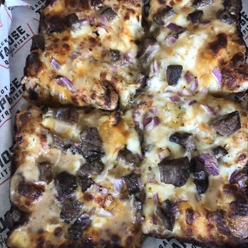 Backlot Taphouse - Flank steak pizza to go - Beer Bar Near Me - Omaha, Nebraska