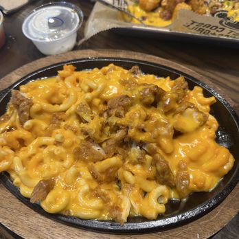 East Coast Wings + Grill - Chicken Mac and cheese skillet - Chicken Wings Near Me - Clemson, South Carolina East Coast Wings + Grill - Chicken Mac and cheese skillet - Chicken Wings Near Me - Clemson, South Carolina
