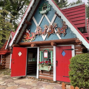 Santa's Workshop - Cutest shops! - Amusement Parks Near Me - Wilmington, New York