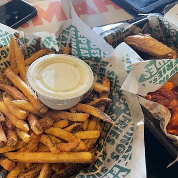 Wingstop - 8 Pc 1/2 Lemon Pepper 1/2 Hot Fry (Well Done, Extra Seasoning) - Chicken Wings Near Me - Riverside, California