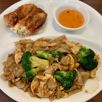 Beyond Thai - Pad see ew moist chicken with pork egg roll lunch special - Thai Near Me - Skokie, Illinois