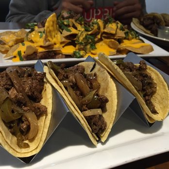 Salute Food & Bar - Steak tacos, nachos in back, ribeye tacos far right. - Airport Lounges Near Me - Mexico, DIF Salute Food & Bar - Steak tacos, nachos in back, ribeye tacos far right. - Airport Lounges Near Me - Mexico, DIF