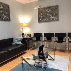 Winfrey Dental Aesthetics - Waiting area