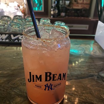 Lowbrows Beer & Wine Garden - Paloma - Bars Near Me - Pilot Point, Texas