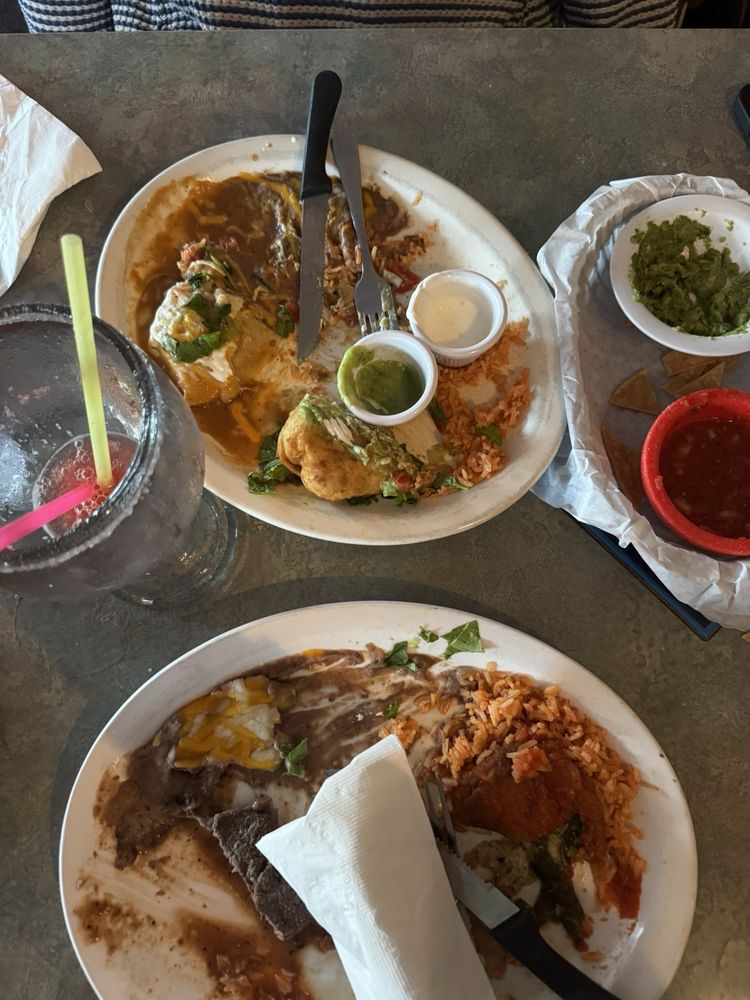 Nayas Taqueria Logo
