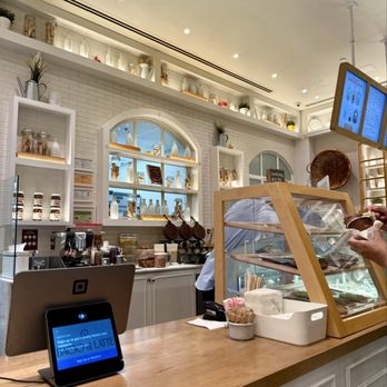 Bacio di Latte - inside - Gelato Near Me - Newport Beach, California Bacio di Latte - inside - Gelato Near Me - Newport Beach, California