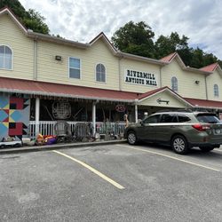 Rivermill Antiques ETC - Rivermill Antique Mall - 4618 US Hwy 321 in Walland, TN
