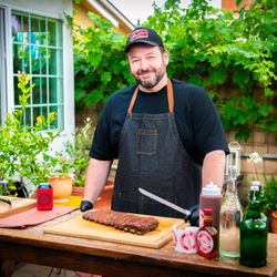 TNT Q and Catering - Chef Tim serving up some ribs