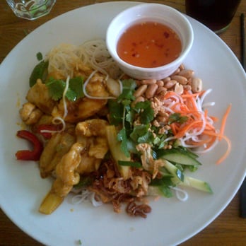 Papaya - Chicken Noodle Salad - Vietnamese Near Me - Renton, Washington