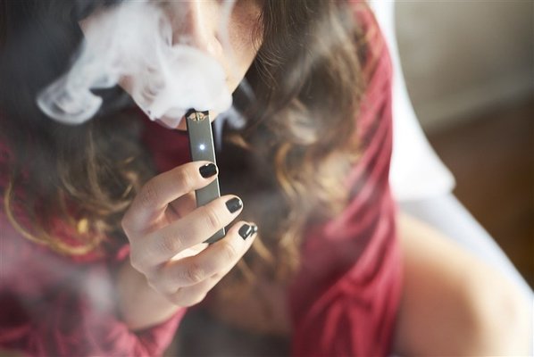 vape n smoke Learn 10 Beginner Vape & Smoke Tricks: Step by Step
