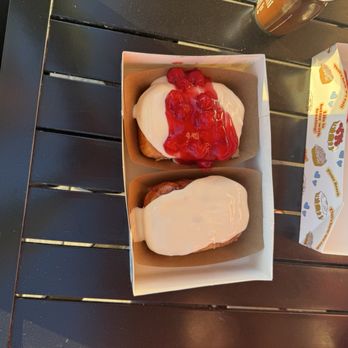 Old West Cinnamon Rolls - Glaze Frosted cinnamon roll and cherry cinnamon roll - Bakeries Near Me - Pismo Beach, California Old West Cinnamon Rolls - Glaze Frosted cinnamon roll and cherry cinnamon roll - Bakeries Near Me - Pismo Beach, California