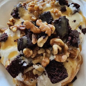 Cinnaholic - What the fudge was way to sweet!! - Desserts Near Me - Corona, California Cinnaholic - What the fudge was way to sweet!! - Desserts Near Me - Corona, California