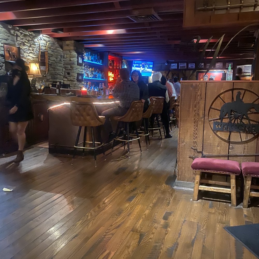 Walt's Hitching Post - Waiting and bar area - New American Near Me - Fort Wright, Kentucky Walt's Hitching Post - Waiting and bar area - New American Near Me - Fort Wright, Kentucky